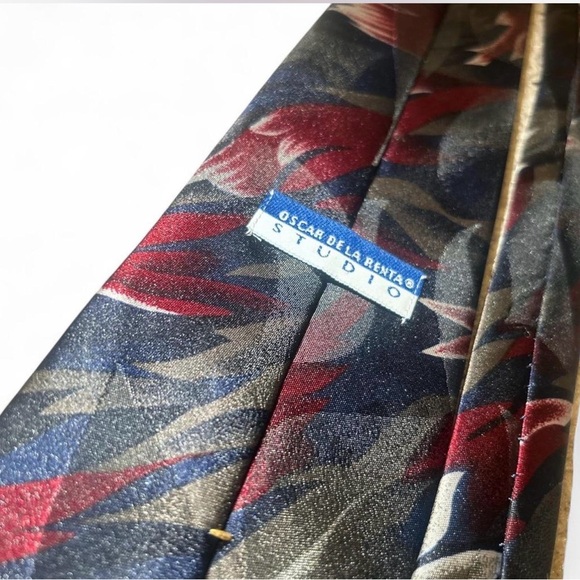 🔥 Oscar de la Renta Tie 🔥 - Picture 4 of 4